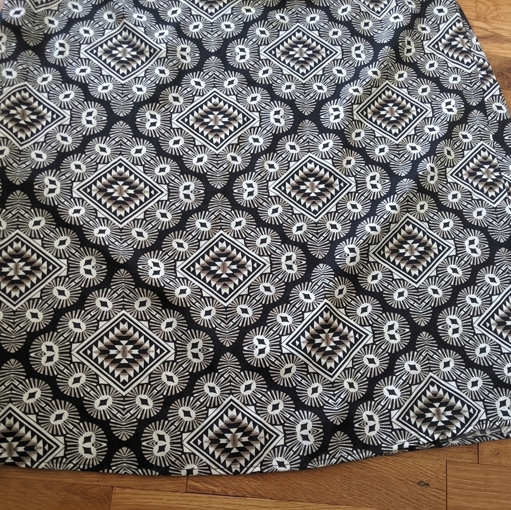 Old Navy Geometric Print Maxi Skirt - Picture 4 of 6